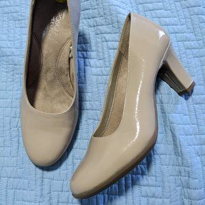 Aerosoles Beige Pumps Size 9